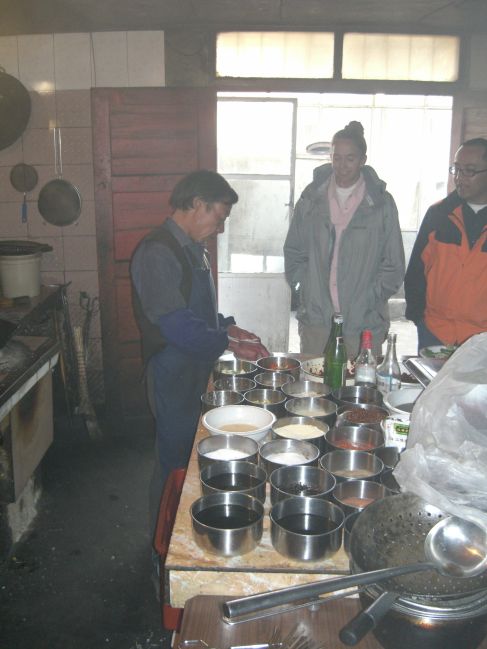 2006:09:09 06:45:59   Kitchen in Szechuan Resturant at Bird Island - photo 06.jpg
